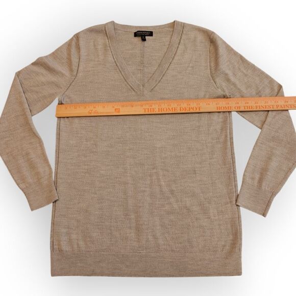 NWOT BANANA REPUBLIC EXTRA FINE MERINO WOOL LIGHT GRAY V NECK SWEATER SIZE S - Picture 3 of 6